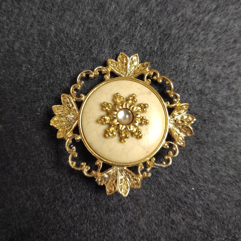😄 3 for $13 Vintage brooch